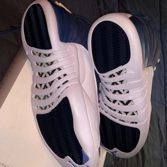 Air Jordan Retro 12 - Picture 3 of 7